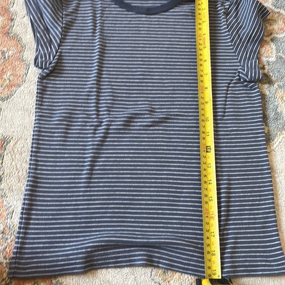 🫂| Navy striped tee - Picture 3 of 4